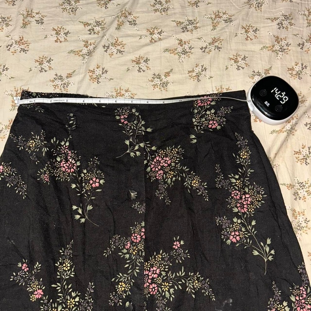 Vintage Black floral midi skirt with buttons - Picture 5 of 6